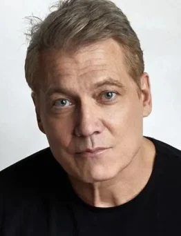 Holt McCallany