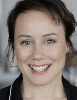 Eva Löbau