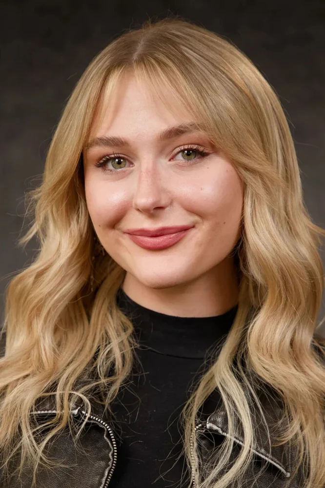 Alyvia Alyn Lind