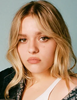 Maisy Stella