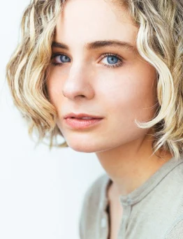 Lizzy DeClement