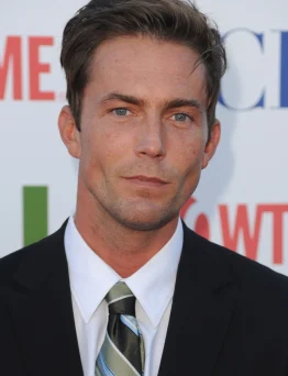 Desmond Harrington