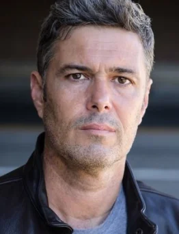 Carlos Bernard